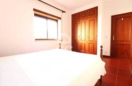 Renovated apartment with 2 bedrooms and tidy in Vale das Flores!