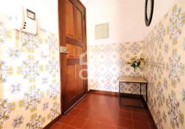 Renovated apartment with 2 bedrooms and tidy in Vale das Flores!