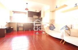 Renovated apartment with 2 bedrooms and tidy in Vale das Flores!