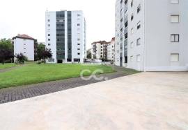Renovated apartment with 2 bedrooms and tidy in Vale das Flores!