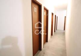 Renovated apartment with 2 bedrooms and tidy in Vale das Flores!
