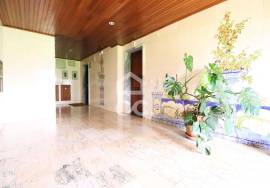 Renovated apartment with 2 bedrooms and tidy in Vale das Flores!