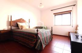 Renovated apartment with 2 bedrooms and tidy in Vale das Flores!
