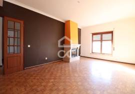 2 bedroom apartment with garage in the center of Avelar with 100% financing.
