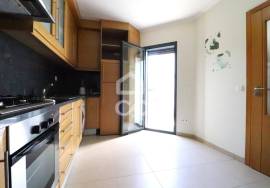 1 bedroom apartment with garage and balconies 5 minutes from the center of Coimbra.