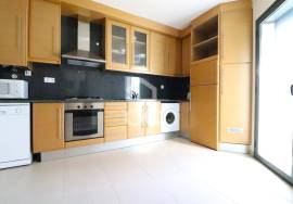 1 bedroom apartment with garage and balconies 5 minutes from the center of Coimbra.