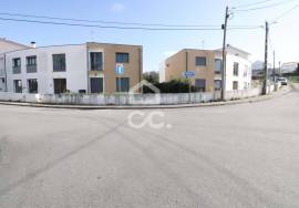 1 bedroom apartment with garage and balconies 5 minutes from the center of Coimbra.