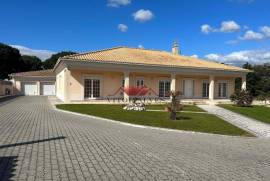 4 bedroom villa with land in Palmela