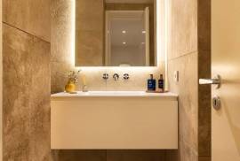 Sta Catarina - Lisbon - 1 suite apartment with south-facing garden - high-end renovation