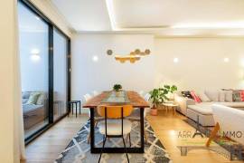 Sta Catarina - Lisbon - 1 suite apartment with south-facing garden - high-end renovation