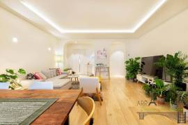 Sta Catarina - Lisbon - 1 suite apartment with south-facing garden - high-end renovation