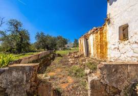 Semi-detached Ruin sitting in 4.360m² of land with a small sea view, just outside Moncarapacho Semi-detached Ruin sitting in 4.360m² of land with a small sea view, just outside Moncarapacho