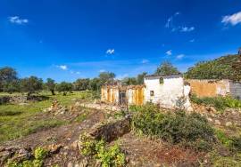 Semi-detached Ruin sitting in 4.360m² of land with a small sea view, just outside Moncarapacho Semi-detached Ruin sitting in 4.360m² of land with a small sea view, just outside Moncarapacho