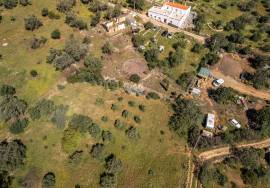 Semi-detached Ruin sitting in 4.360m² of land with a small sea view, just outside Moncarapacho Semi-detached Ruin sitting in 4.360m² of land with a small sea view, just outside Moncarapacho
