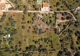 Semi-detached Ruin sitting in 4.360m² of land with a small sea view, just outside Moncarapacho Semi-detached Ruin sitting in 4.360m² of land with a small sea view, just outside Moncarapacho