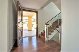 Incredible 3 Bedroom Villa With Sea View