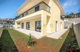 Incredible 3 Bedroom Villa With Sea View