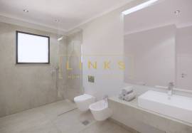 Incredible 3 Bedroom Villa With Sea View