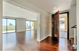 Incredible 3 Bedroom Villa With Sea View