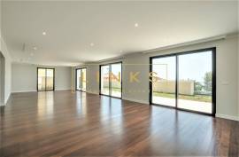 Incredible 3 Bedroom Villa With Sea View
