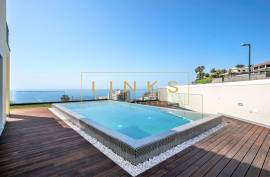 Incredible 3 Bedroom Villa With Sea View