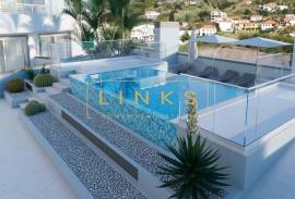 Fully Refurbished 2+1 Bedroom Apartment with Pool - Caniço