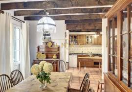 Serene Refuge in Ponta do Sol: Discover the Exclusive Charm of this Country House - A Unique Investment Opportunity