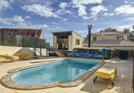 Serene Refuge in Ponta do Sol: Discover the Exclusive Charm of this Country House - A Unique Investment Opportunity