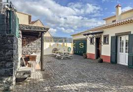 Serene Refuge in Ponta do Sol: Discover the Exclusive Charm of this Country House - A Unique Investment Opportunity