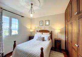 Serene Refuge in Ponta do Sol: Discover the Exclusive Charm of this Country House - A Unique Investment Opportunity