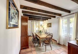 Serene Refuge in Ponta do Sol: Discover the Exclusive Charm of this Country House - A Unique Investment Opportunity