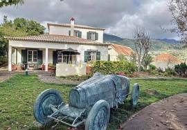 Serene Refuge in Ponta do Sol: Discover the Exclusive Charm of this Country House - A Unique Investment Opportunity