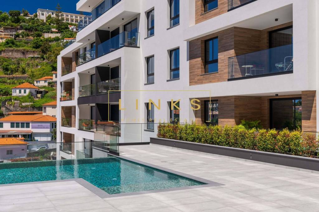 Spectacular 6 Bedroom Penthouse with Pool, Barbecue and Sea View