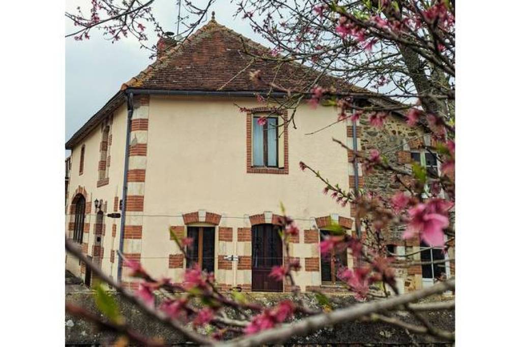 For Sale Village House with 3 Bedrooms and Garden.