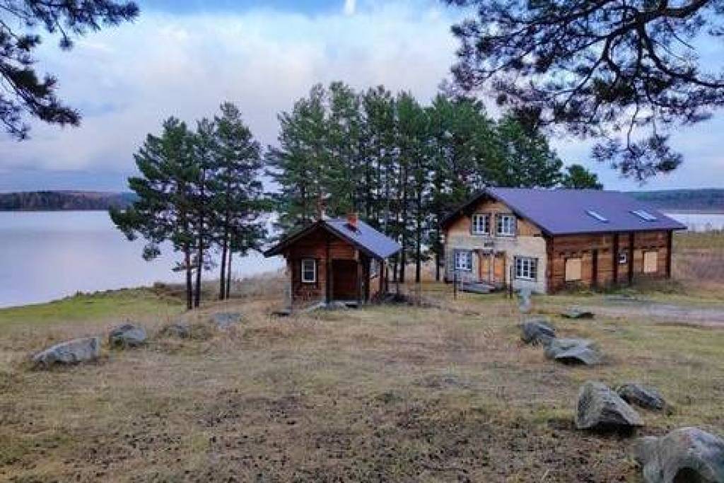 Дом, кемпинг, база на берегу озера
