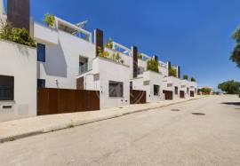 Modern 3 Bedroom House in Fuzeta with Pool and Sea Views