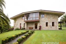 Wonderful Farmhouse for Sale in the Loiu Valley