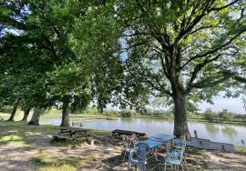 À vendre a Bergerac, Ensemble de gites sur 30500m2 de parc, piscine et etang de peche