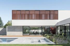 A unique project located on the main road to Vale do Lobo. Close to all of the restaurants and facilities.
