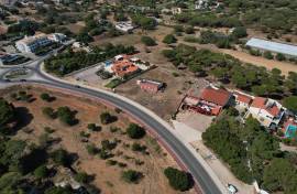 A unique project located on the main road to Vale do Lobo. Close to all of the restaurants and facilities.