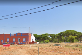 A unique project located on the main road to Vale do Lobo. Close to all of the restaurants and facilities.