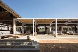 A unique project located on the main road to Vale do Lobo. Close to all of the restaurants and facilities.