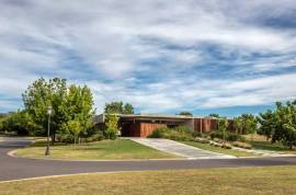 A unique project located on the main road to Vale do Lobo. Close to all of the restaurants and facilities.