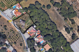 A unique project located on the main road to Vale do Lobo. Close to all of the restaurants and facilities.