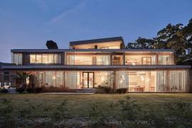 A unique project located on the main road to Vale do Lobo. Close to all of the restaurants and facilities.