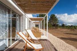 A unique project located on the main road to Vale do Lobo. Close to all of the restaurants and facilities.