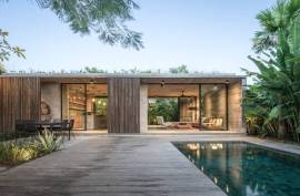 A unique project located on the main road to Vale do Lobo. Close to all of the restaurants and facilities.