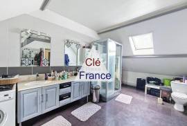 Detached Country House with Swimming Pool