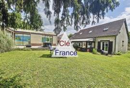 Detached Country House with Swimming Pool