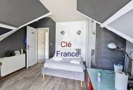 Detached Country House with Swimming Pool